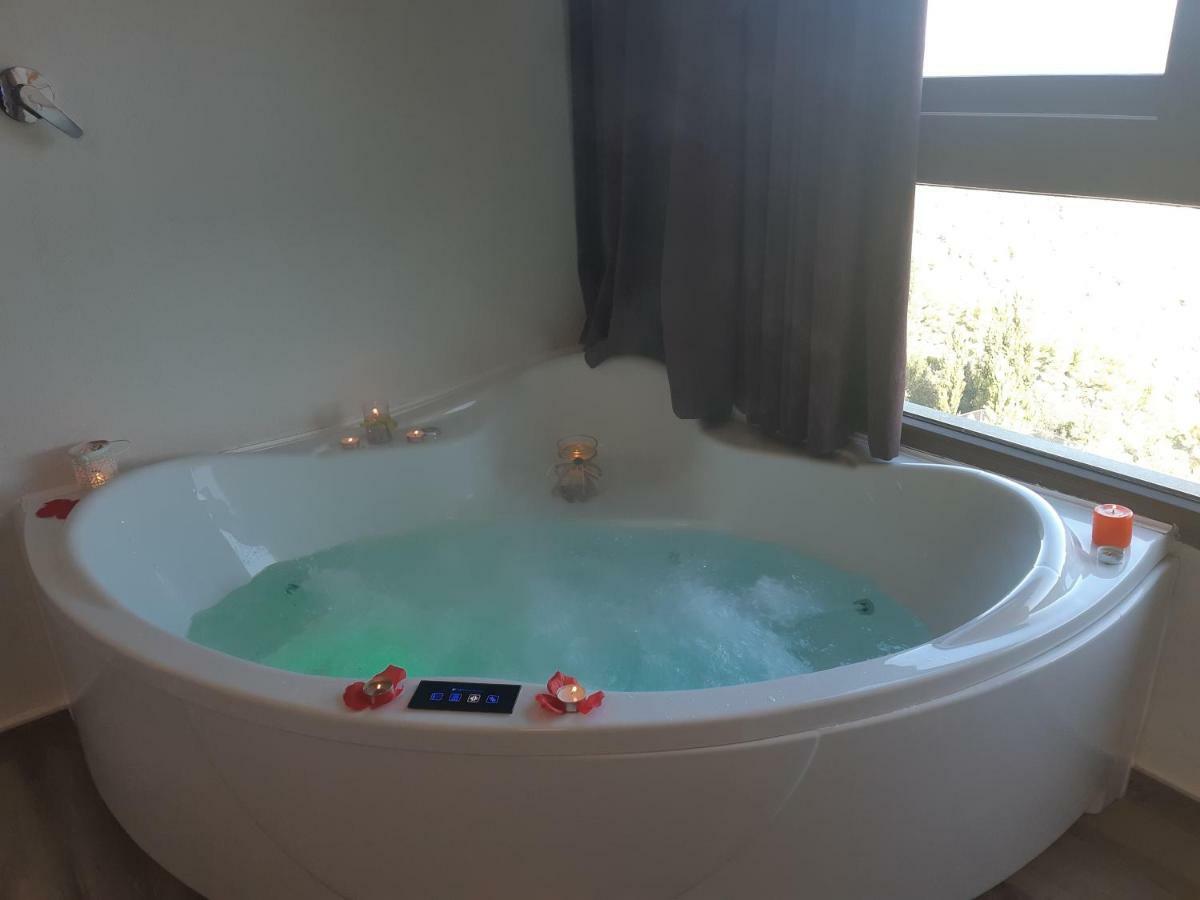 Casas Rurales Maribel - Complejo Moradas Del Cerro 2 - Suites Con Jacuzzi En Alcala Del Jucar Casas del Cerro Bagian luar foto